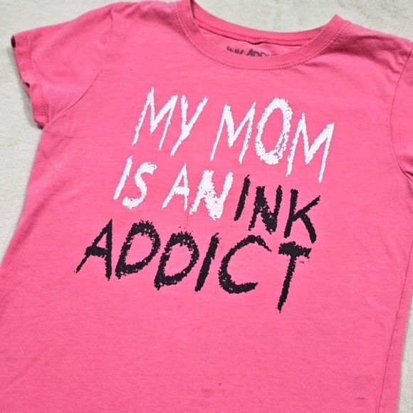 Ink Addict Girls Tee Size L – Pink “My Mom is an Ink Addict” Tattoo Graphic GUC - Picture 2 of 8